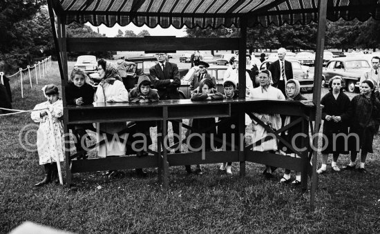 Visit of President Kennedy to Ireland. Waiting for his arrival for a garden party at Aras an Uchtarain, the official residence and principal workplace of the President of Ireland. It is located off Chesterfield Avenue in the Phoenix Park. Dublin 27.6.1963. - Photo by Edward Quinn