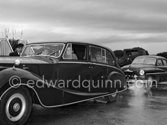 Prince Aly Khan and Prince Sadruddin (Sadri) Khan with their father Prince Aga Khan (from left). Nice Airport 1952. Car: 1952 Rolls-Royce Phantom IV, #4AF20, Sedanca de Ville by Hooper. Detailed info on this car by expert Klaus-Josef Rossfeldt see About/Additional Infos. Behind the RR: 1947-52 Ford Vedette - Photo by Edward Quinn