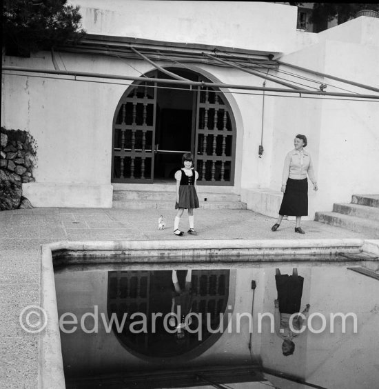 Yasmina Khan at Château de l’Horizon of Prince Aly Khan. Golfe-Juan 1952. - Photo by Edward Quinn