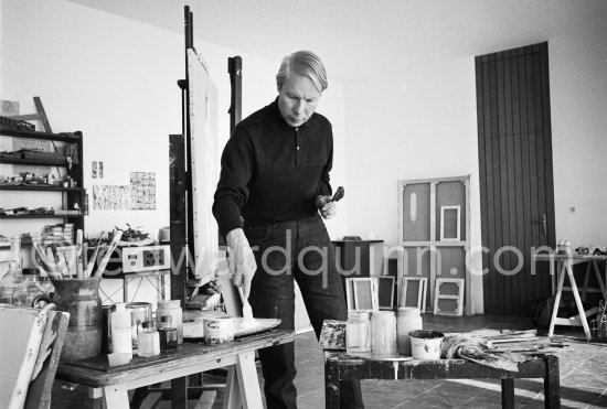 Louis le Brocquy at his studio. Carros 1964. - Photo by Edward Quinn