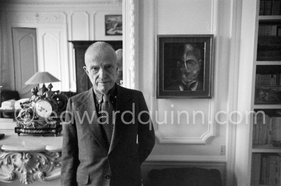 Michel Leiris, French writer, husband of Louise Leiris (Galerie Louise Leiris) stands in front of Francis Bacon\'s "Portrait of Michel Leiris". Paris 1983. - Photo by Edward Quinn