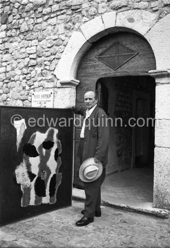 Jan Lewitt. Exhibition Musée Grimaldi, Antibes 1965. - Photo by Edward Quinn