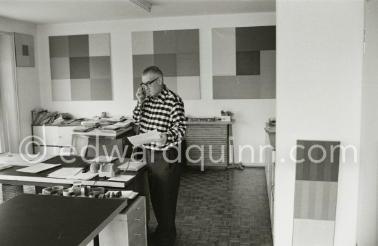 Richard Paul Lohse, one of the main representatives of the concrete and constructive art movements 1975 at his studio in Zurich. - Photo by Edward Quinn