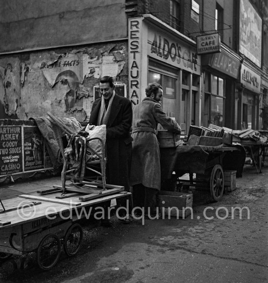 Second hand dealers. London 1950. - Photo by Edward Quinn