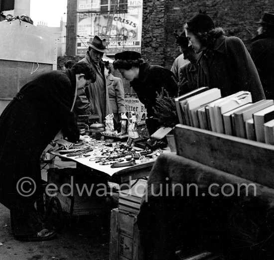 Second hand dealer. London 1950. - Photo by Edward Quinn