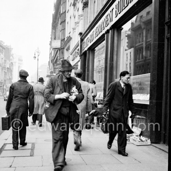 London 1950. - Photo by Edward Quinn