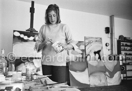 Anne Madden le Brocquy at work at the studio she shared with her husband Louis le Brocquy, Carros 1964. - Photo by Edward Quinn