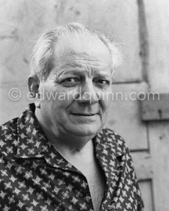 Alberto Magnelli in the garden of his studio La Ferrage, Plan-de-Grasse 1957. - Photo by Edward Quinn