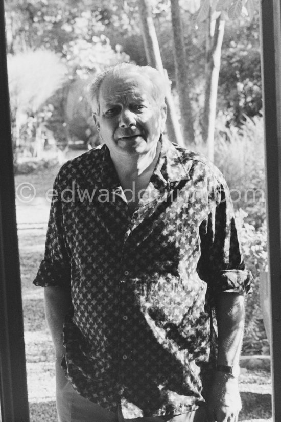 Alberto Magnelli in the garden of his studio La Ferrage, Plan-de-Grasse 1957. - Photo by Edward Quinn