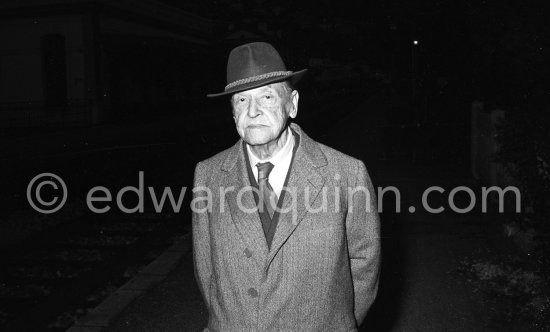 Somerset Maugham waiting for the train at the railway station of Beaulieu-sur-mer 1960. - Photo by Edward Quinn