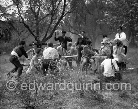 Paul Meurisse (white suit) during filming of “Le Déjeuner sur l\'herbe” at the Auguste Renoir house "Les Collettes". With the aid of mechanical wind devices a tempest, the mistral, turns the déjeuner into catastrophe. Cagnes-sur-Mer 1959. - Photo by Edward Quinn