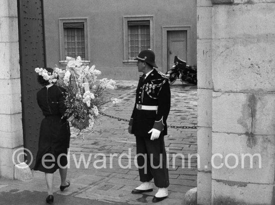 Flowers for an the birth of Princess Caroline  at Monaco Palace, 1957 - Photo by Edward Quinn