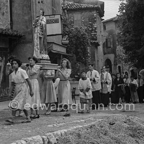 Procession. Monaco 1951 - Photo by Edward Quinn