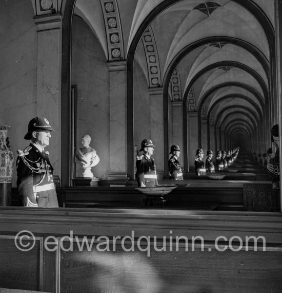 Monaco Palace 1954. On the right Edward Quinn with his Rolleiflex. - Photo by Edward Quinn