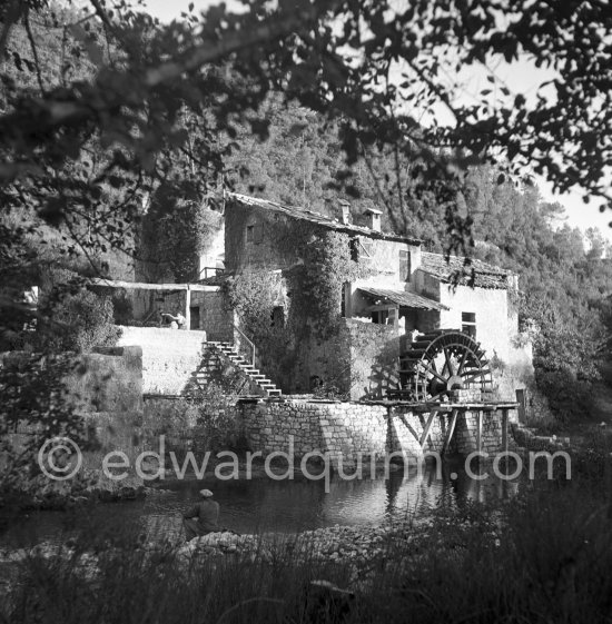 Le Moulin de Pagnol. La Colle-sur-Loup 1951. - Photo by Edward Quinn