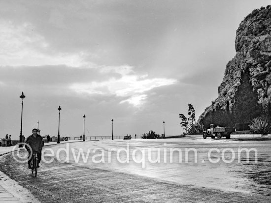 Winter weather at the Côte d\'Azur. Nice 1951. - Photo by Edward Quinn