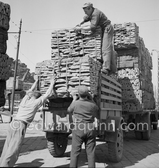 Cork from Corsica unloaded. Nice harbor 1951 - Photo by Edward Quinn