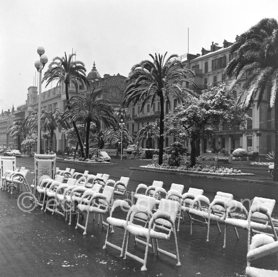 A rare view: Snow on the Promenade des Anglais. Nice 1955. - Photo by Edward Quinn