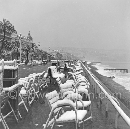 A rare view: Snow on the Promenade des Anglais. Nice 1955. - Photo by Edward Quinn