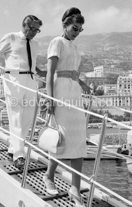 Aristotle Onassis and Maria Callas leaving the yacht Christina after a Mediterranean cruise. Monaco harbor 1959. - Photo by Edward Quinn