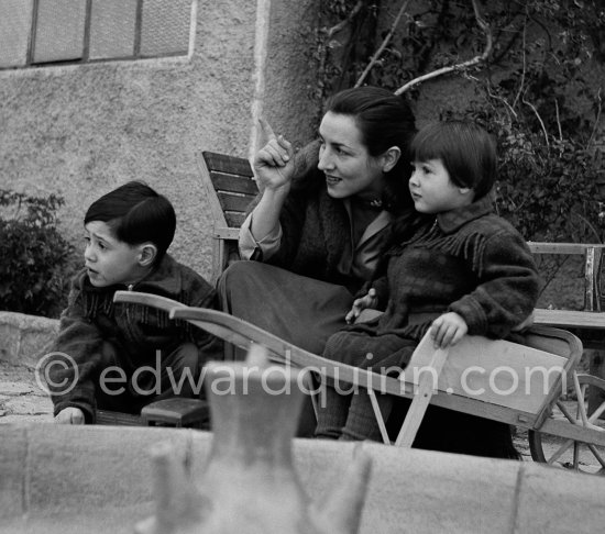 Françoise Gilot, Claude Picasso and Paloma Picasso in the garden of La Galloise. Vallauris 1953. - Photo by Edward Quinn