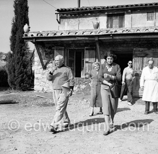 Madame Paule de Lazerme (she had an affair with Pablo Picasso for some months), Pablo Picasso, M. and Mme Ramié in front of Le Fournas. Vallauris 1953. - Photo by Edward Quinn