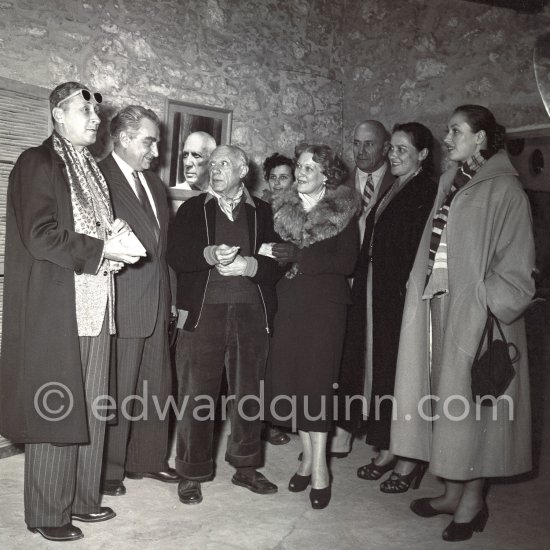 Pablo Picasso with a Sovjet Film delegation. From left Serge Youtkevitch (director), Grigori Alexandrov (director), Pablo Picasso, Ljubov Orlova, Akaky Khorava, Catherine Litvinenko, Klara Luchko. Galerie Madoura, Vallauris 1954. - Photo by Edward Quinn