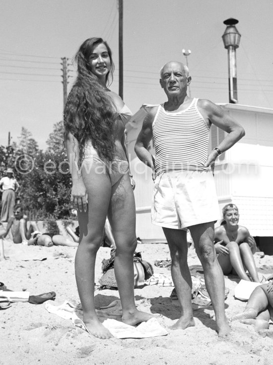 Pablo Picasso with an unknown local beauty on the beach. Golfe-Juan 1954. - Photo by Edward Quinn