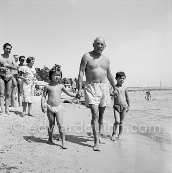 Pablo Picasso, Claude Picasso and Paloma Picasso at the beach. Golfe-Juan 1954. - Photo by Edward Quinn