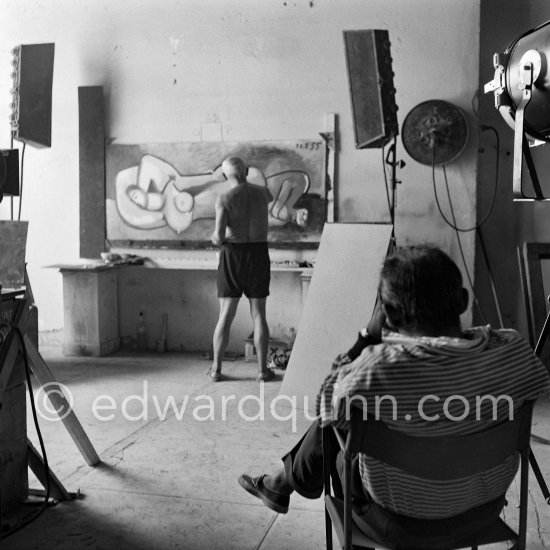 Picasso and Henri-Georges Clouzot. During filming of "Le mystère Picasso”, documentary by Henri-Georges Clouzot. Nice, Studios de la Victorine, 1955. - Photo by Edward Quinn