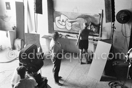 Pablo Picasso and Henri-Georges Clouzot. During filming of "Le mystère Picasso", documentary. Nice, Studios de la Victorine, 1955. - Photo by Edward Quinn