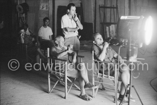 Pablo Picasso, Henri-Georges Clouzot and cameraman Claude Renoir. During filming of "Le mystère Picasso". Studios de la Victorine, Nice 1955. - Photo by Edward Quinn