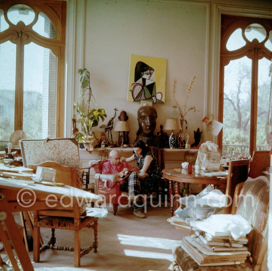 Jacqueline and Pablo Picasso. She is wearing a dress with printed motifs of a Pablo Picasso work. La Californie, Cannes 1956. - Photo by Edward Quinn