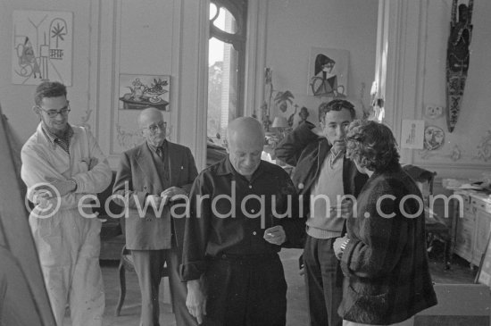 Jean Ramié, Jaime Sabartés, Pablo Picasso, André Verdet, Suzanne Ramié. La Californie, Cannes 1956. - Photo by Edward Quinn