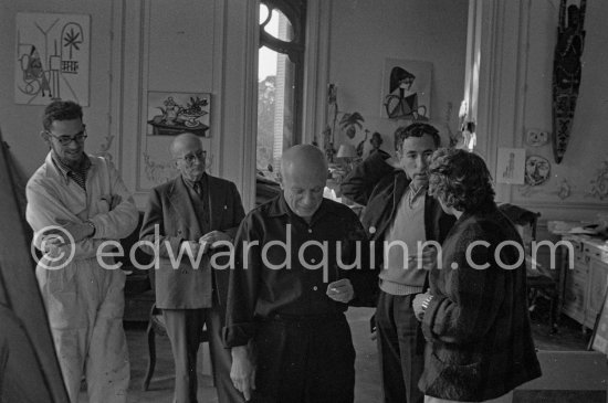 Jean Ramié, Jaime Sabartés, Pablo Picasso, André Verdet, Suzanne Ramié. La Californie, Cannes 1956. - Photo by Edward Quinn