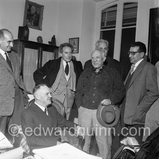 Pablo Picasso at a private viewing of his book illustrations. From left Laurent Casanova, Maurice Thorez, Jean Cocteau, Louis Aragon, Georges Tabaraud (journal "Le Patriote"). Exposition "Pablo Picasso. Un Demi-Siècle de Livres Illustrés". Galerie H. Matarasso. 21.12.1956-31.1.1957. Nice 1956. - Photo by Edward Quinn