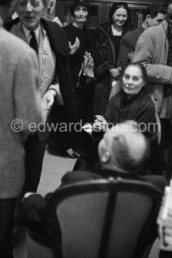 Lilja Brik, muse of Vladimir Mayakovsky, sister of Elsa Triolet, at a private viewing of his Pablo Picasso\'s llustrations in the Matarasso gallery in Nice. Behind left with dark hat Nadine Léger, wife of Fernand Léger, left Cocteau, Thorez in the foreground. Exposition "Pablo Picasso. Un Demi-Siècle de Livres Illustrés". Galerie H. Matarasso. 21.12.1956-31.1.1957.
Nice 1956. - Photo by Edward Quinn