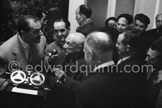 Pablo Picasso and Maurice Thorez in an interview with Swiss Radio. Exposition "Pablo Picasso. Un Demi-Siècle de Livres Illustrés". Galerie H. Matarasso. 21.12.1956-31.1.1957.
Nice 1956. - Photo by Edward Quinn