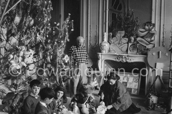 Pablo Picasso at Christmas with Esmeralda, the goat he received from Jacqueline. Pablo Picasso, Jacqueline, Claude Picasso, Paloma Picasso, Catherine Hutin, Gérard Sassier. La Californie, Cannes 1956. - Photo by Edward Quinn