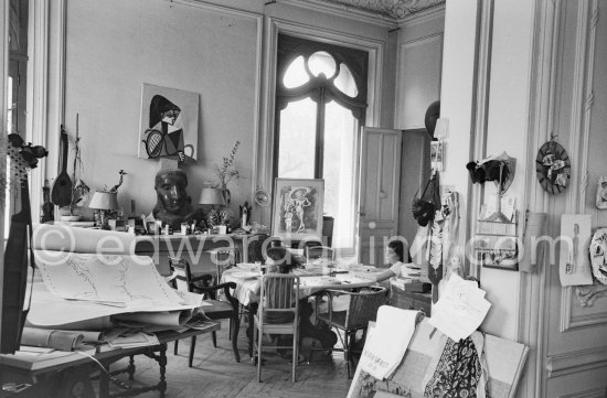 Paloma Picasso and Catherine Hutin. La Californie, Cannes 1957. - Photo by Edward Quinn