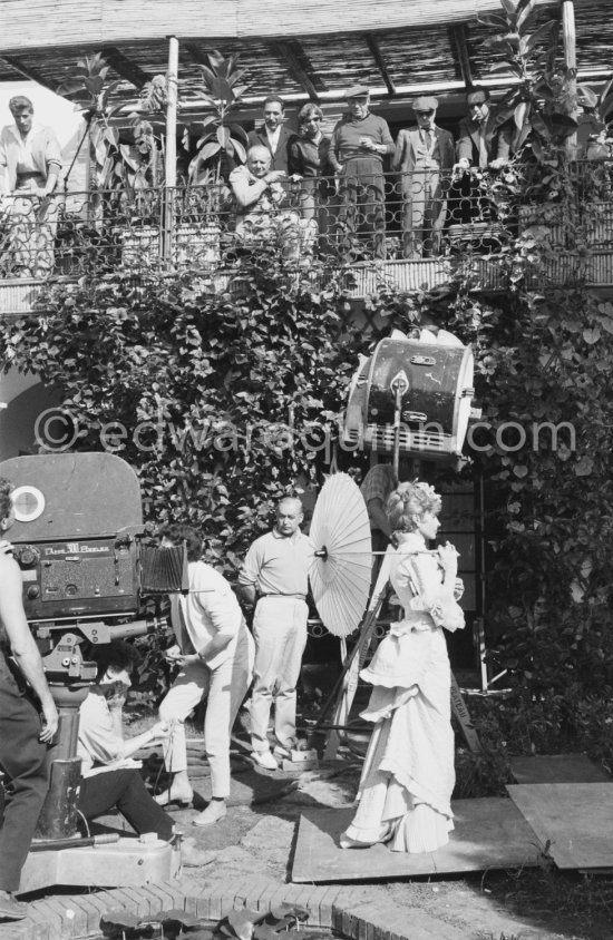 Francine Weisweiller. On the balcony from left Edouard Dermit, Alberto Magnelli, Michele Sapone, Susi Magnelli, Pablo Picasso, Jaume Sabartés, Renato Guttuso. During filming of "Le Testament d’Orphée", film of Jean Cocteau. At Villa Santo Sospir of Francine Weisweiller. Saint-Jean-Cap-Ferrat 1959. - Photo by Edward Quinn