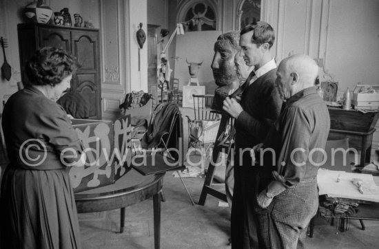 Pablo Picasso shows the first copy of a deluxe edition of a book of poems by Pierre Reverdy, for which he has made the illustrations. With Lucie Weill, wife of André Weill, publisher of some deluxe editions of Pablo Picasso\'s work. La Californie, Cannes 1959. - Photo by Edward Quinn