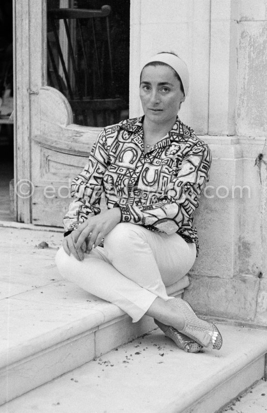 Jacqueline, wearing a blouse made from a textile designed by Pablo Picasso. La Californie, Cannes 1961. - Photo by Edward Quinn