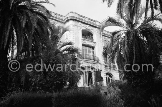 "La Californie", seen from the garden. This side of the house faced south, and on the top floor where Pablo Picasso worked and fed the pigeons, he could see the Mediterranean. Cannes 1961. Today: Pavillon de Flore, 22 Avenue de Coste Belle, Cannes. - Photo by Edward Quinn