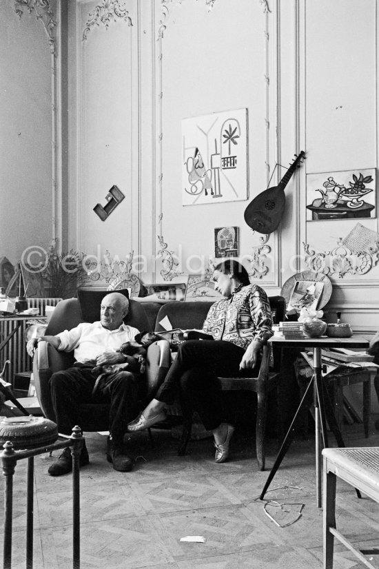 Easter time at Villa La Californie. Pablo Picasso and Jacqueline enjoy a quiet moment, Pablo Picasso holding Ma Jolie in his arms. Jacqueline is wearing a blouse made from a textile designed by Pablo Picasso. Pablo Picasso and Jacqueline Roque married in 1961. These photographs are taken a month later, the first pictures by e.q. after their wedding. La Californie, Cannes 1961. - Photo by Edward Quinn