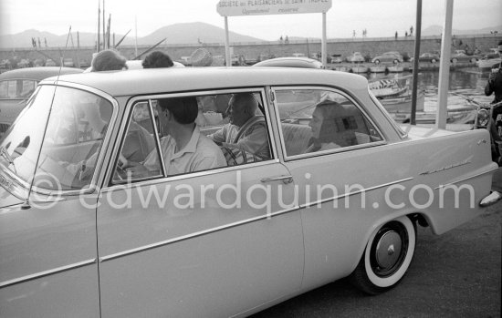 Pablo Picasso and Jacqueline. Quai Frédéric Mistral, Port de Saint-Tropez 1961. Car: Opel Rekord - Photo by Edward Quinn