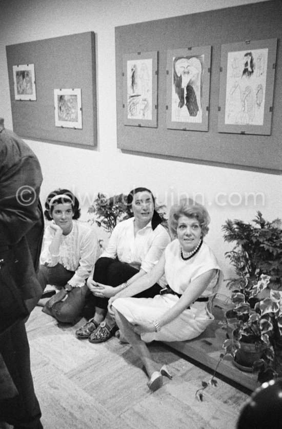 Catherine Hutin, Jacqueline, Suzanne Ramié. Exhibition "Les Déjeuners". Dessins originaux de Pablo Picasso, Galerie Madoura. Cannes 1962. - Photo by Edward Quinn