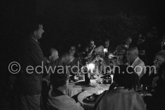 Pablo Picasso, Jacques Prévert, Suzanne Ramié, Lucia Bosè. Speaker: Marcel Duhamel. Opening of Zadkine exhibition at Galerie Madoura. Vallauris 1963. - Photo by Edward Quinn