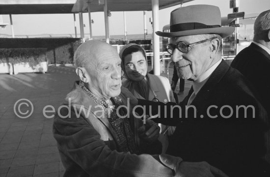 Visit of Dr. René-Albert Gutmann who recommended that Pablo Picasso had to undergo surgical intervention on his gall-bladder. Jacqueline on the left. Nice Airport 1965. - Photo by Edward Quinn