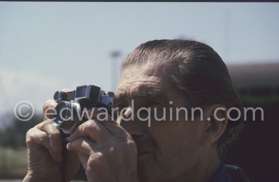 Edward Quinn with his Leica M3, Cannes 1994. Foto Heinz Bütler - Photo by Edward Quinn